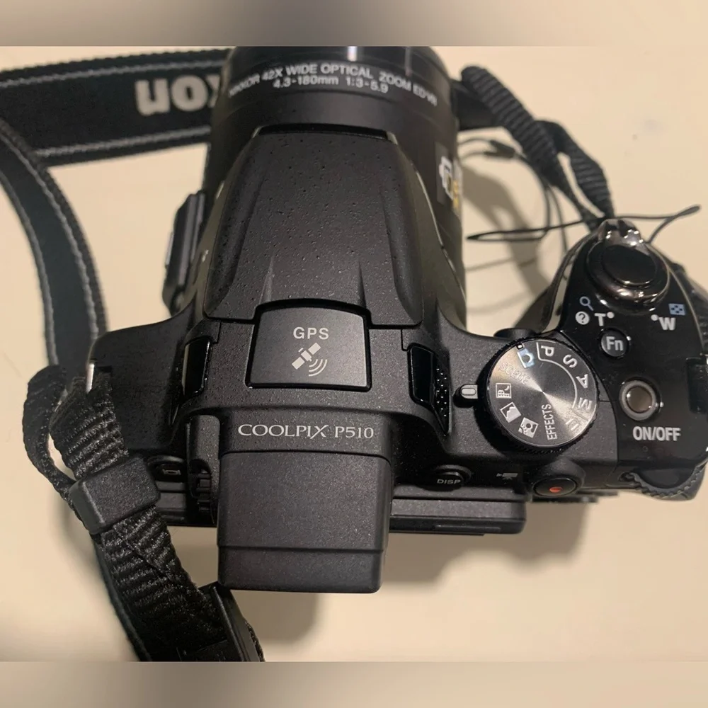 Nikon COOLPIX P510 16.1 MP Digital Camera - 42x Optical Zoom, Full HD + Case